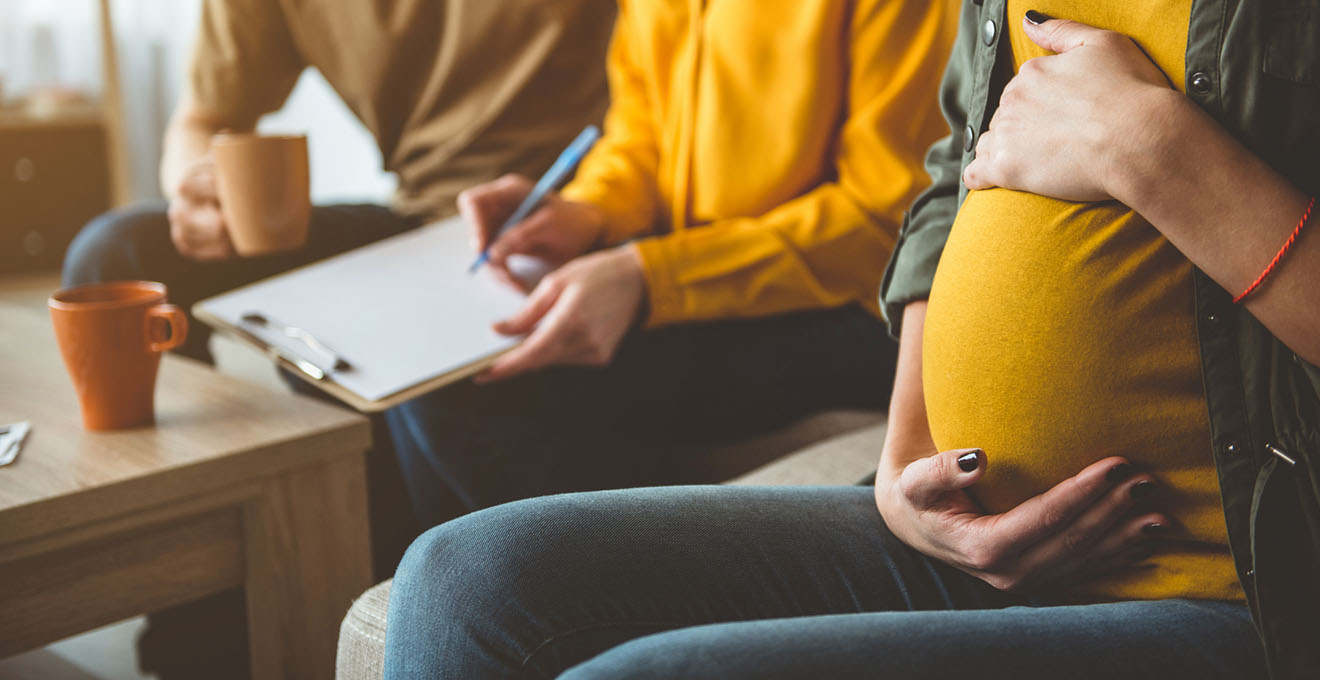 Mère porteuse et futurs parents